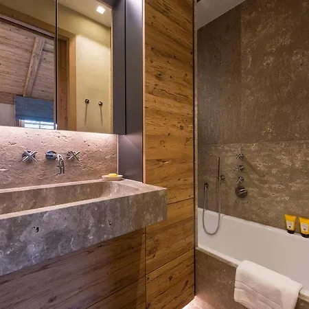 Alpine Luxury With Ski-in Access - Stunning Mountain Views Villa *